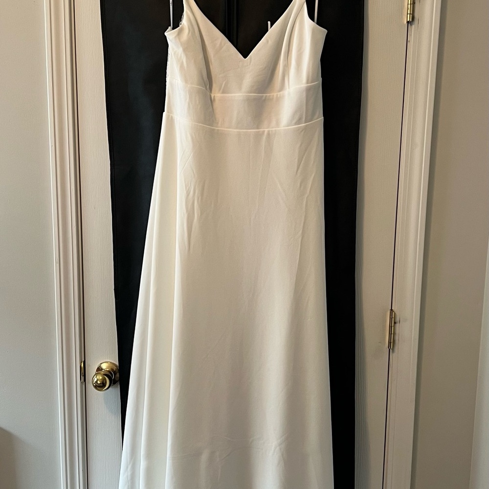 Sleeveless bridal dress
